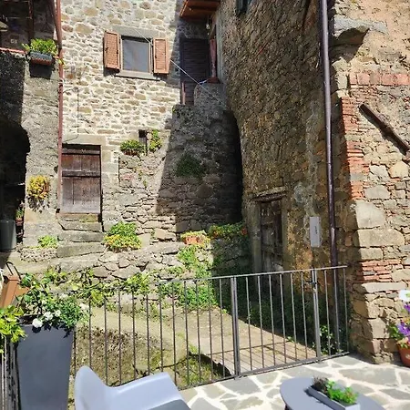 펜션 Casa Dell 'vista Gorgeous Remodeled Stone In Rural Northern Tuscany *